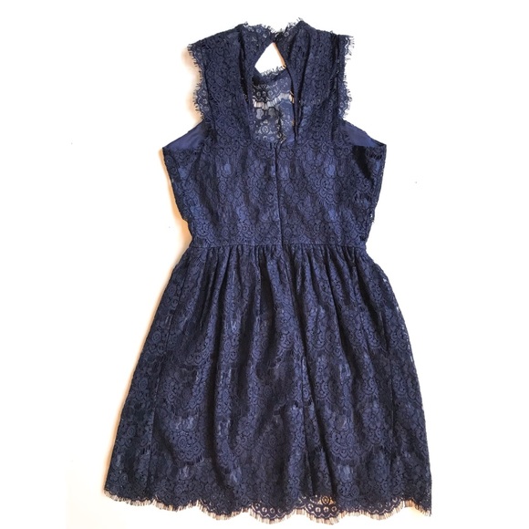 Mock Neck Lace Dress - Picture 3 of 7